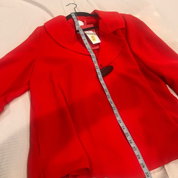 Elegant Red Cape Jacket - Picture 9 of 10